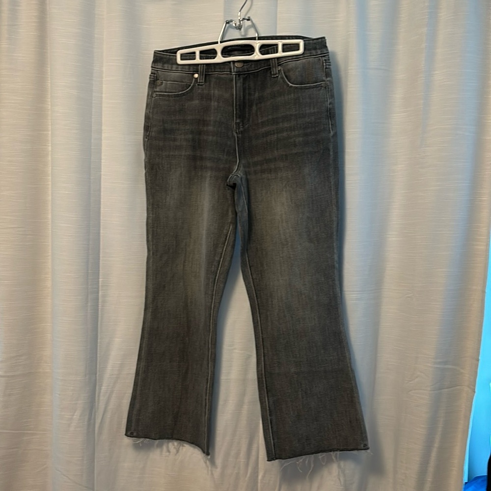Gray Liverpool Hannah crop flare jeans, size 6
